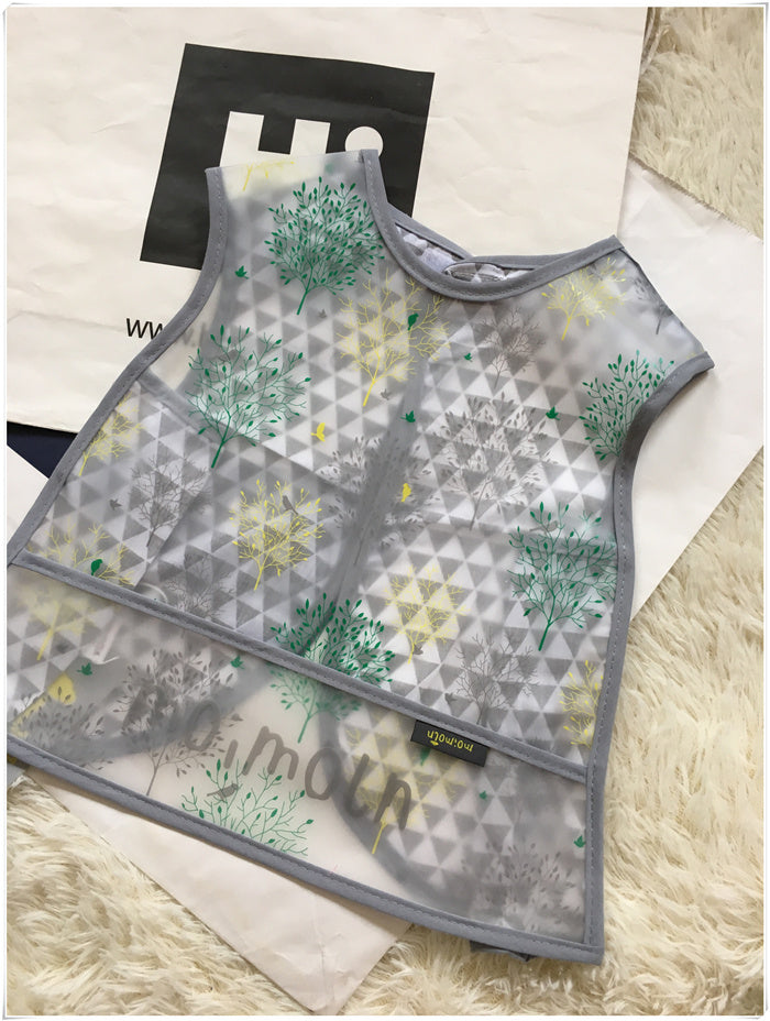 Baby bib with geometric pattern on a textured surface