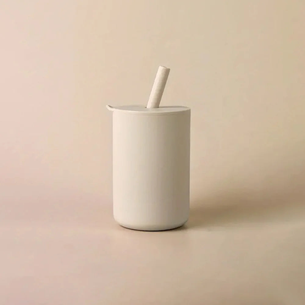 Leakproof Silicone Baby Straw Cup - Safe, Anti-Hot Toddler Water Bottle for Easy Learning and Feeding